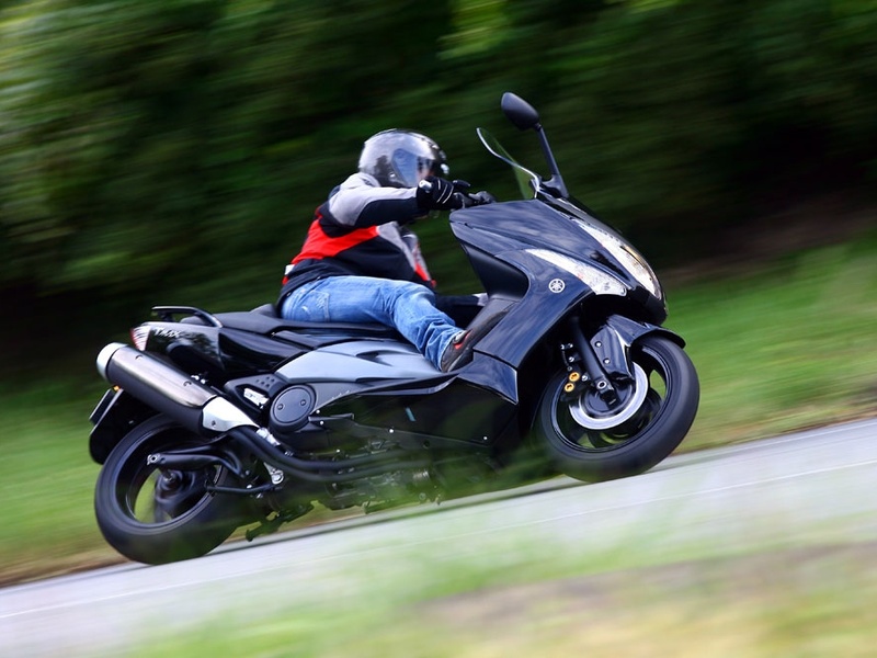  Coursiers  à moto rapide et agile